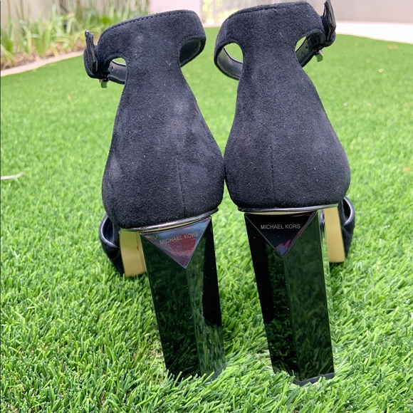 Michael Kors sues Sandal (NEW) - Picture 3 of 15